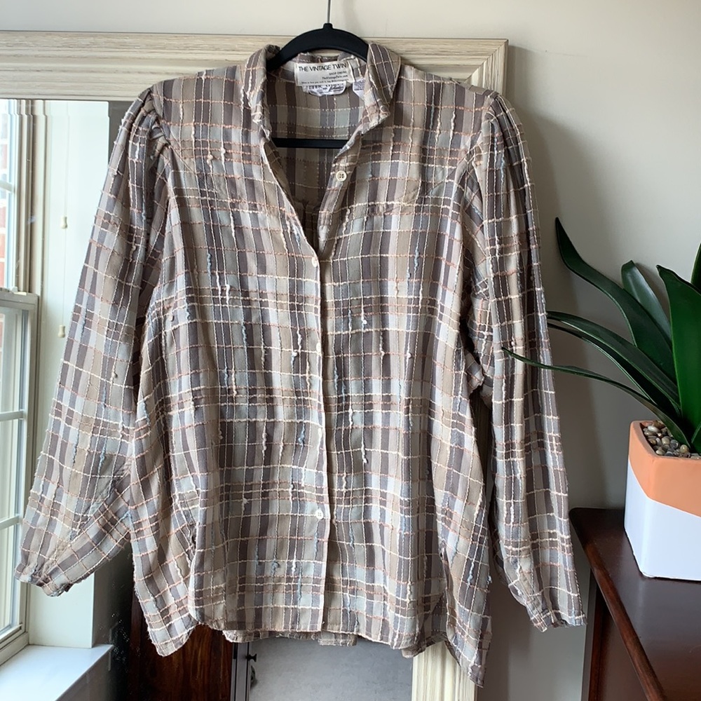 Gray & pink plaid button down shirt (size 4) ✨
